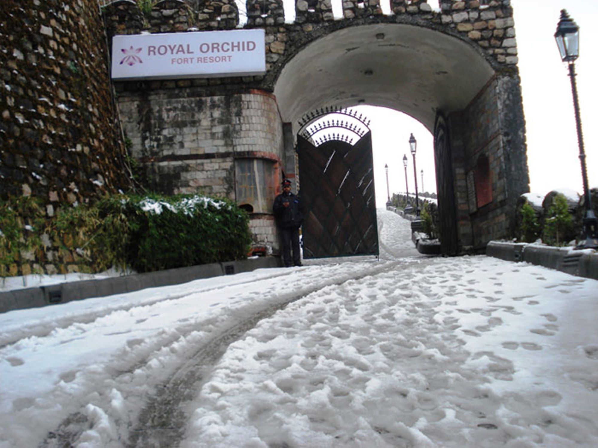 Royal Orchid Fort Resort Mussoorie Dış mekan fotoğraf